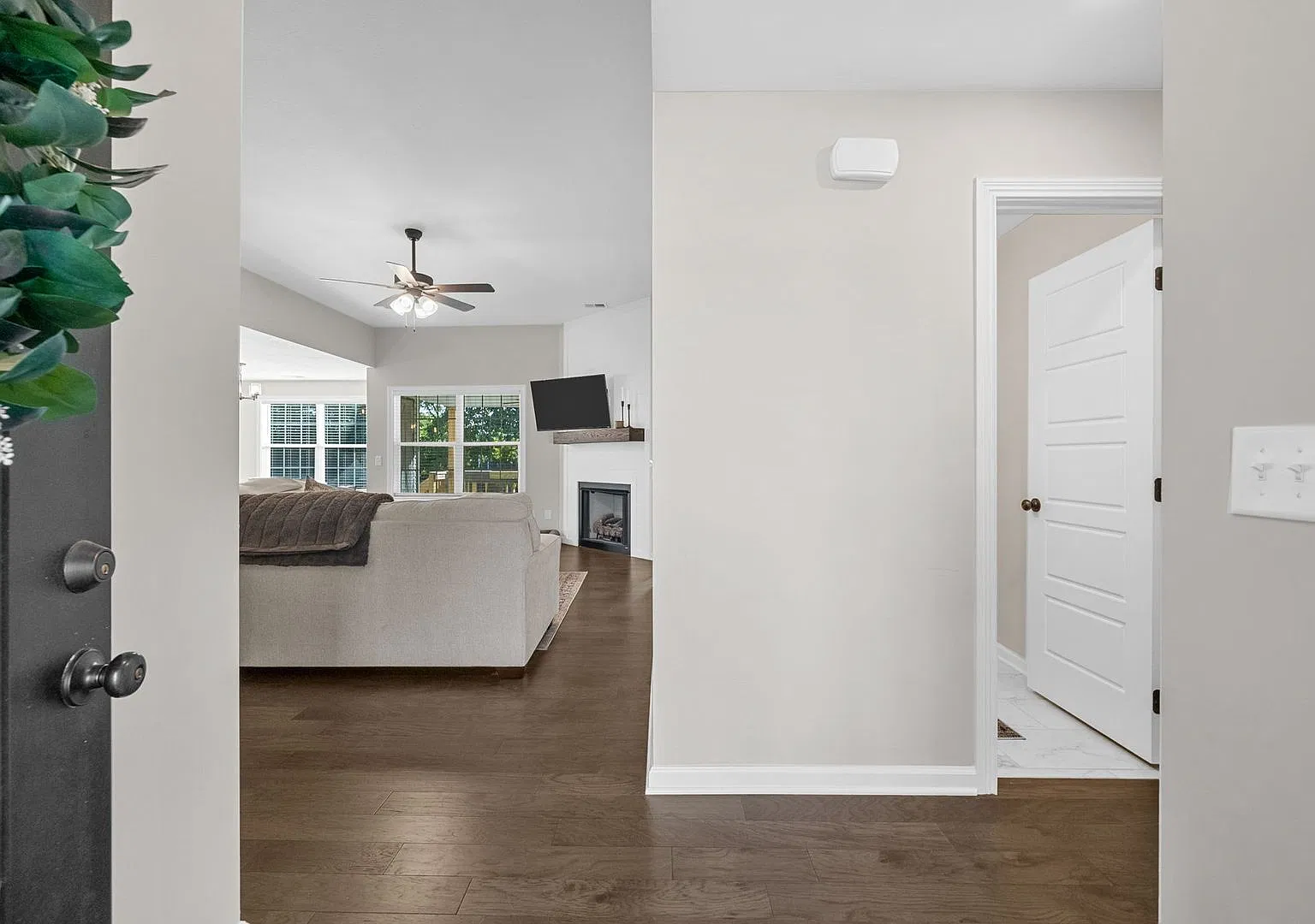 3 Bedroom 2 Bath Dog Friendly Home For Rent! — Photo 4