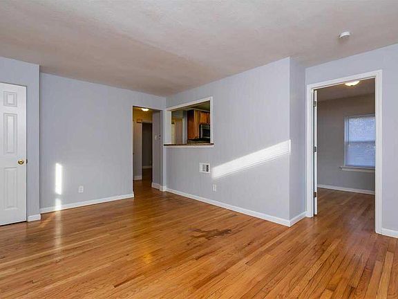 4th image of 7869 Wayne Ave