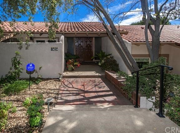 3rd image of 1424 Vista Del Mar Dr