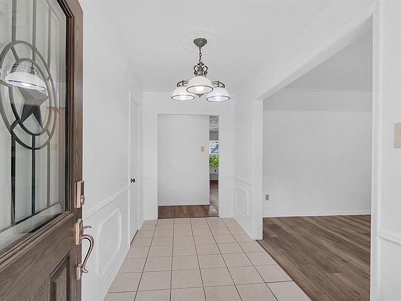3rd image of 1122 Rhine Ln