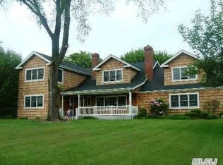 11 Catalpa Ln, Stony Brook, NY 11790