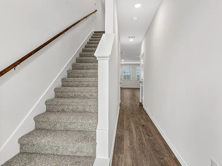 121 Redwood Rd — Photo 10