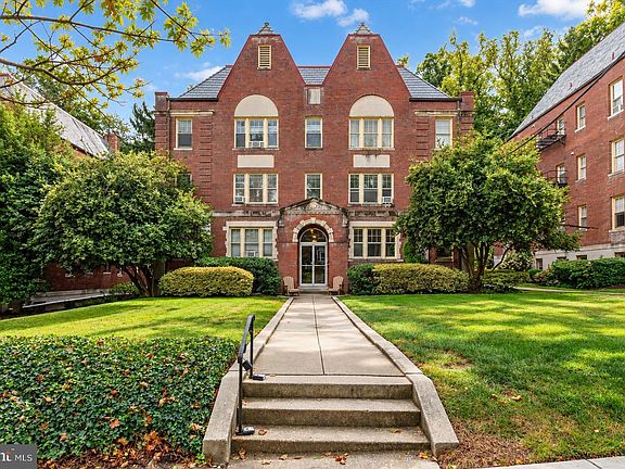 2nd image of 3026 Porter St NW #202