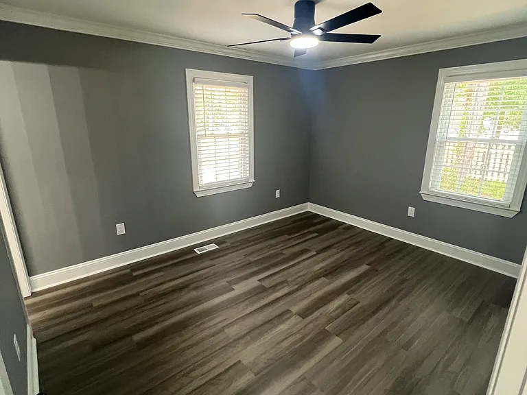 418 Clarendon Ave — Photo 9