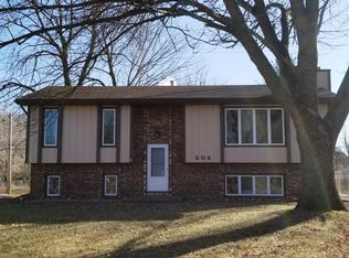 204 Saxon Dr, Springfield, IL 62704