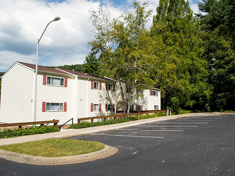 Pine Ridge Apartments — Photo 3