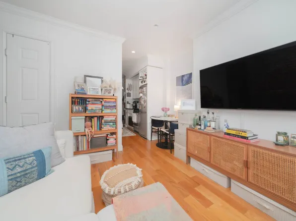 410 East 64th Street image 5 of 12