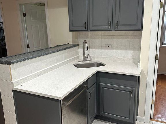5th image of 2319 S Leavitt St Unit 1