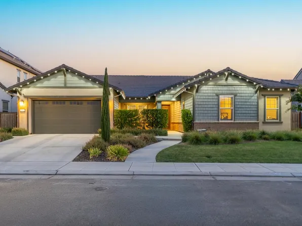 572 Pinnacle Dr W, Madera, CA 93636
