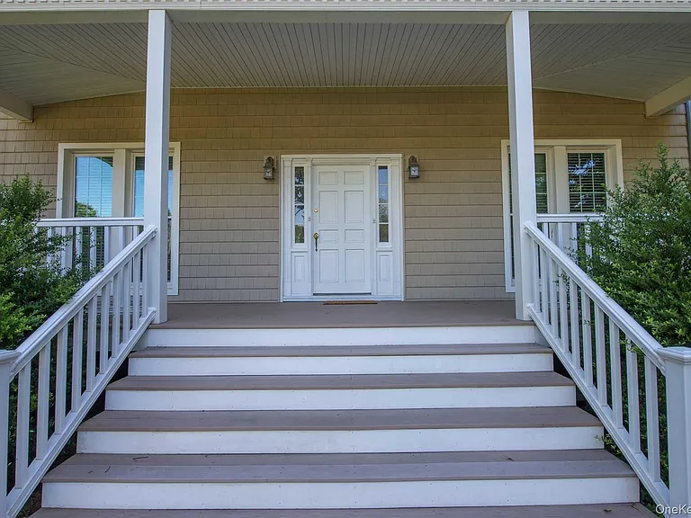 63 W Neck Rd #2 — Photo 14