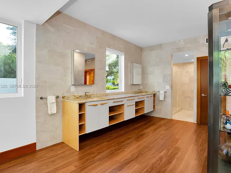 2475 S Bayshore Dr — Photo 19