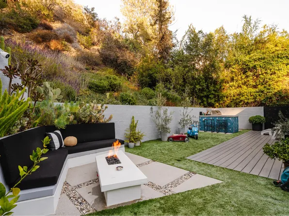 10435 Oletha Ln, Los Angeles, CA 90077