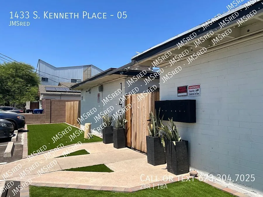 1433 S Kenneth Pl #5