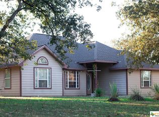 121 County Road 436, Stockdale, TX 78160