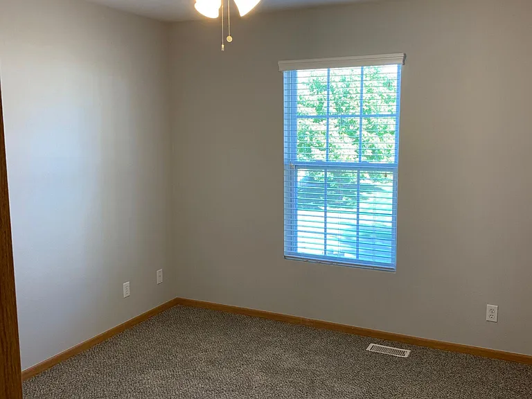 15427 Davidson St — Photo 11