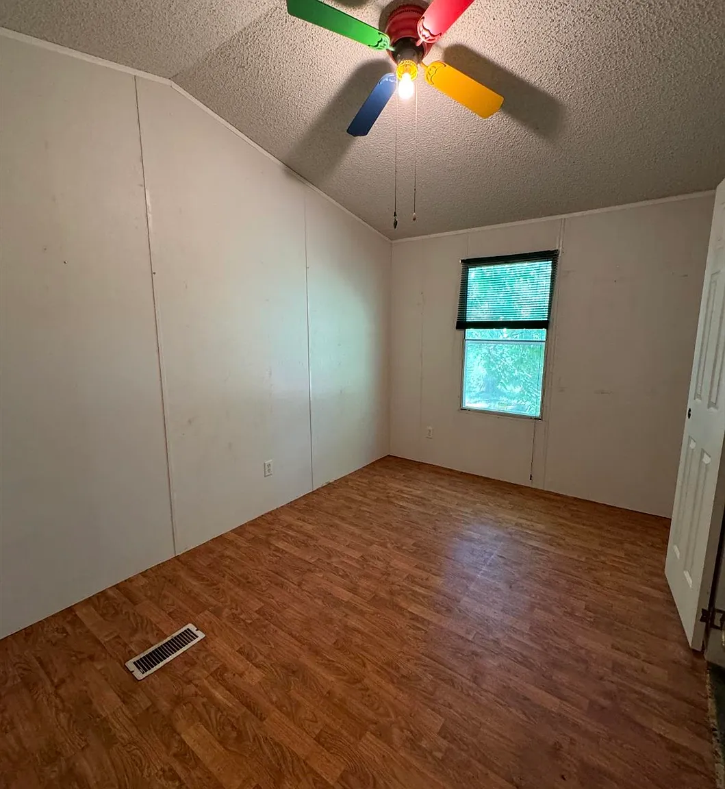 3 bed, 2.0 bath, 1216 sqft, $1,200 — Photo 4