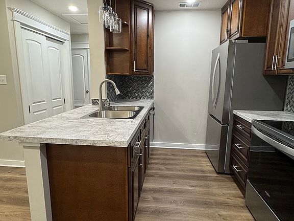 Kitchen 12'6" x 8'
