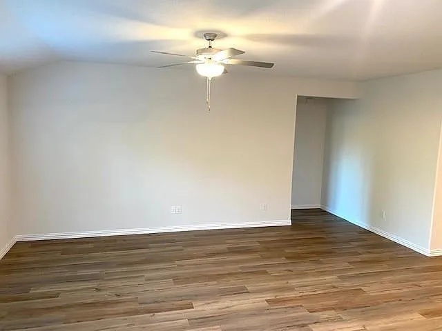 1902 Canyon Ln — Photo 8