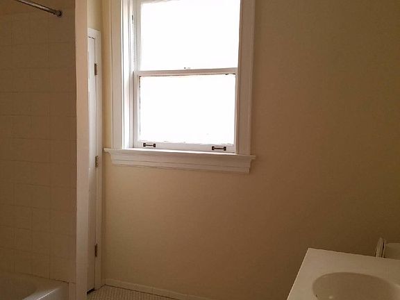 5th image of 5798 Pershing Ave APT 2E