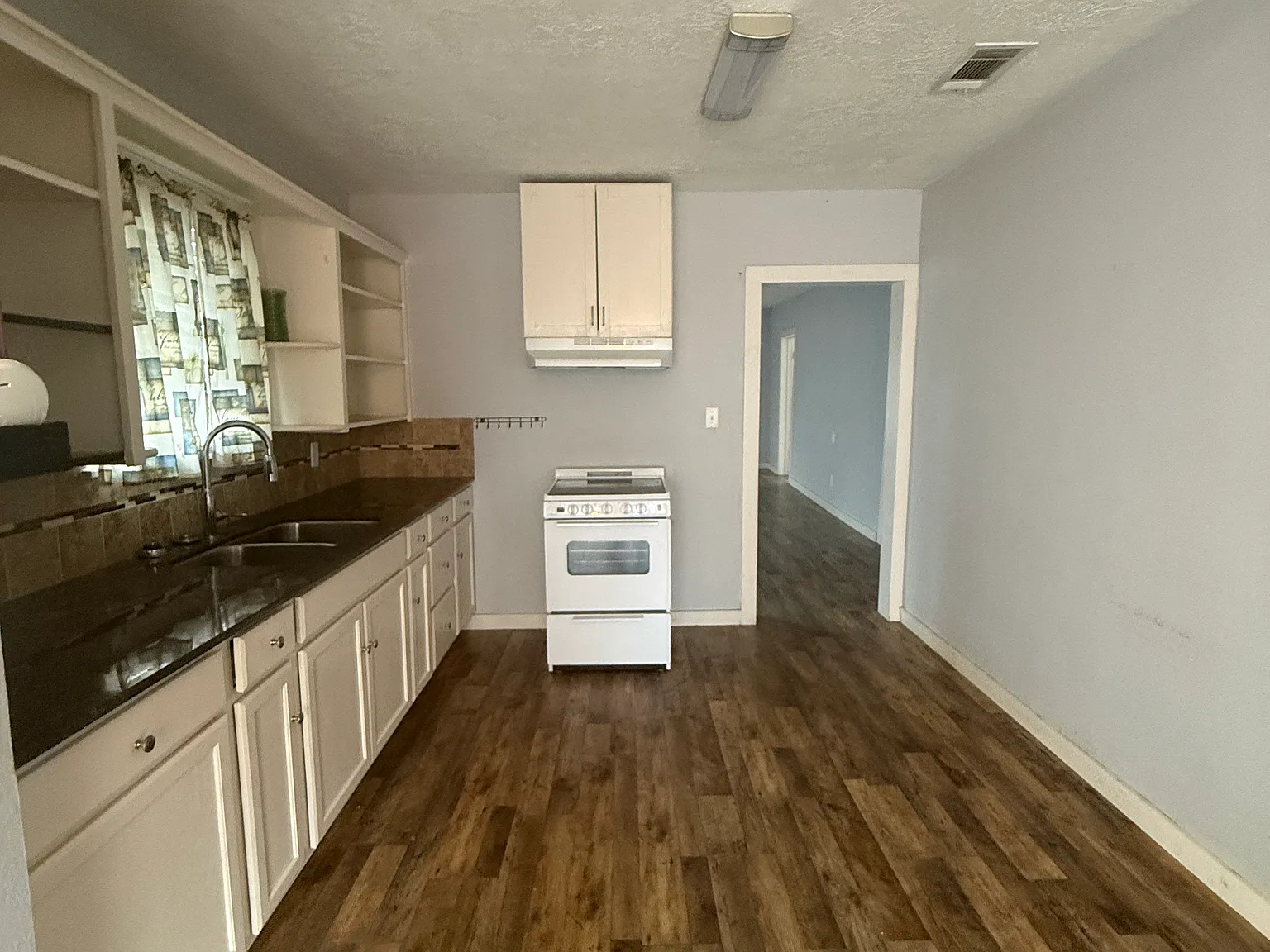 3 bed, 1118 sqft, $1,300 — Photo 4