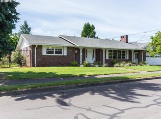 19638 NE Everett St, Portland, OR 97230