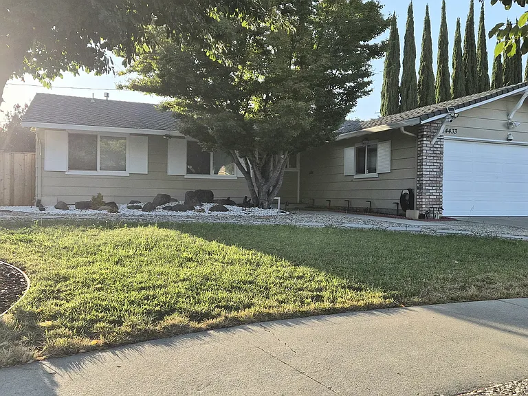4433 Hendrix Ct — Photo 2