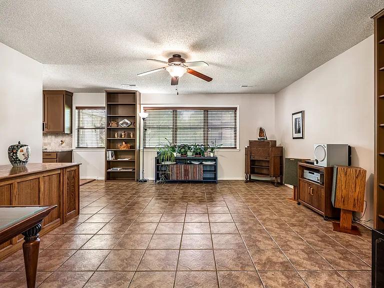 2917 N Mayberry Ln — Photo 5