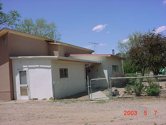 enterance to yard from circular drive