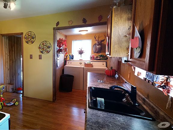 3rd image of 424 Dakota Ave