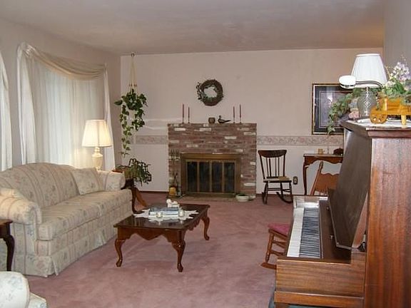 2nd image of 4900 Bourbon Pl W
