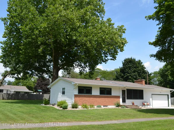 1044 Cliffdale Dr, Haslett, MI 48840