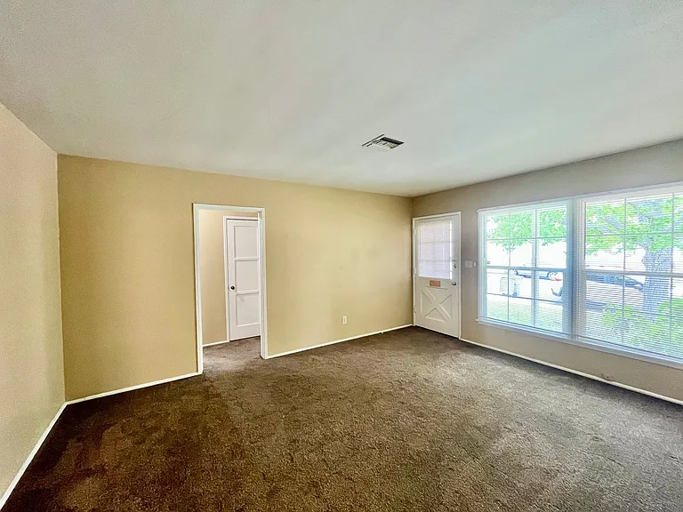 1828 Rowan St — Photo 15