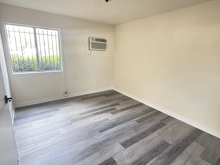 6460 Mammoth Ave #104 — Photo 7