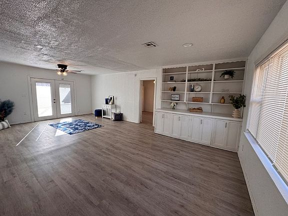 2nd image of 3020 Shirley Ln