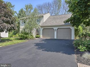 229 Cliff Ln, Elizabethtown, PA 17022