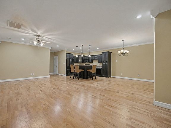 4th image of 101 Woods Way