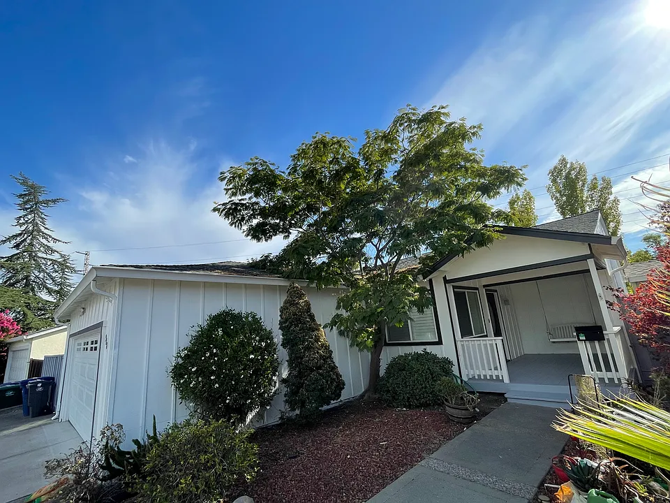 9881 Del Mar Dr