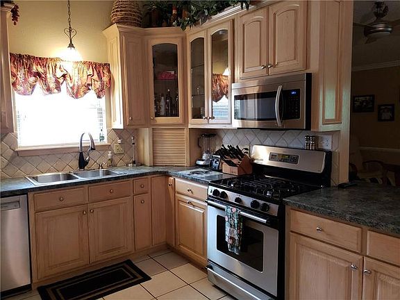 3rd image of 1800 Elmhurst Dr