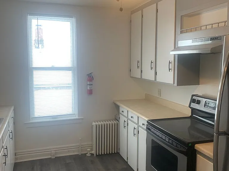 228 Locust Ave — Photo 2