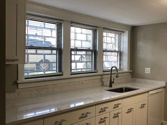 5th image of 2056 N Oakley Ave #1G