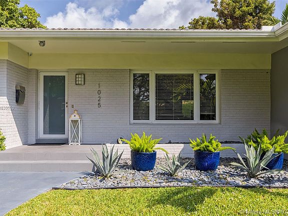 4th image of 1025 NE 98th St #1