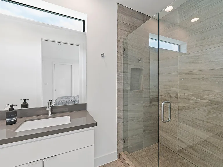 2239 N Macgregor Way — Photo 26