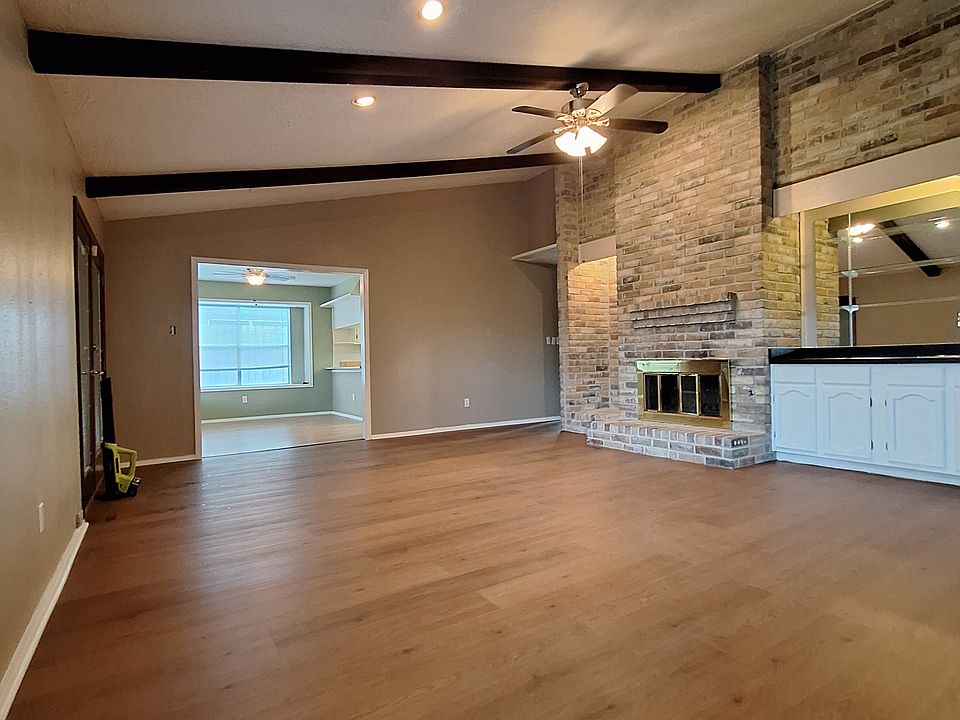 Family Room looking into dining area