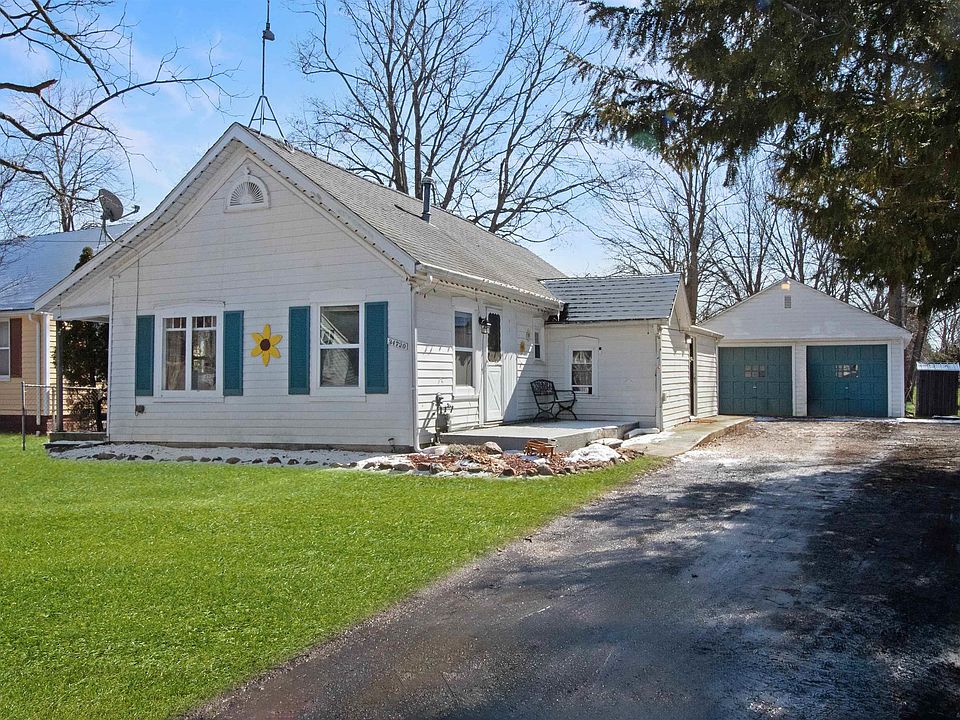 1st image of 34720 Maple St