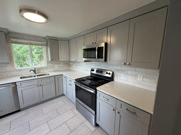 5385 S Crocker St — Photo 8