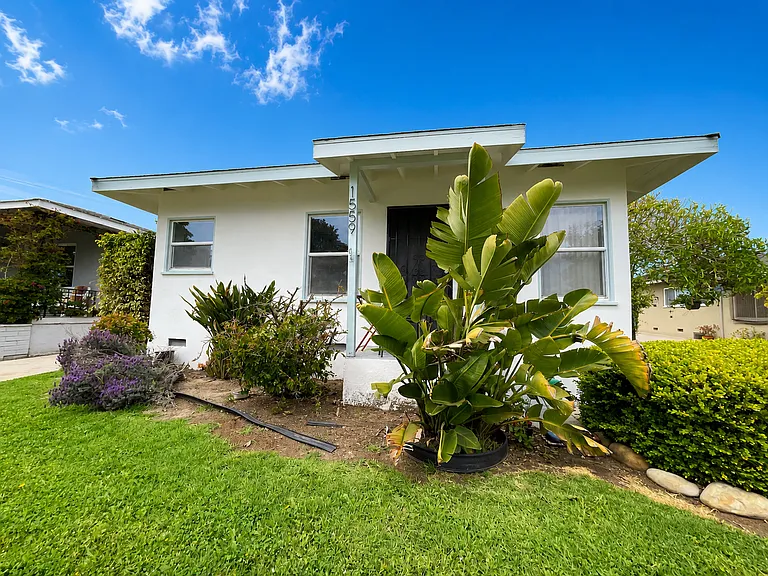 Ventura Duplex on Quiet Street — Photo 2