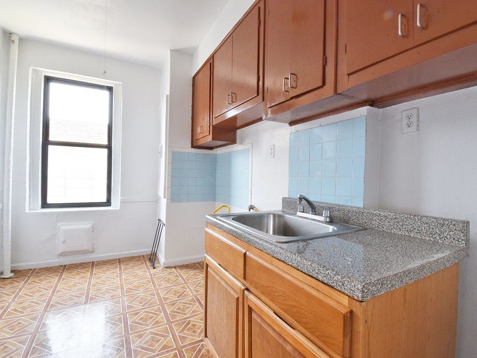 2nd image of 355 E 187th St APT I52