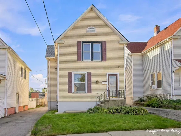 407 4th St, Waukegan, IL 60085