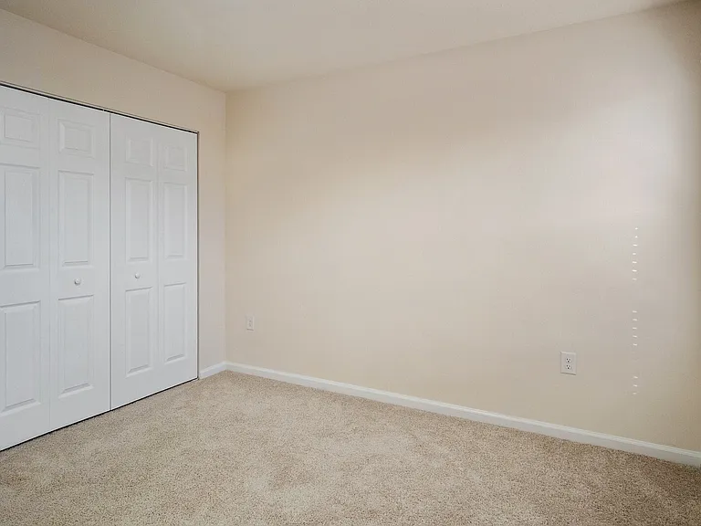 73 Java Ln — Photo 4