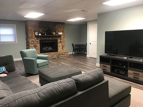 3rd image of 1608 Theresa Ln